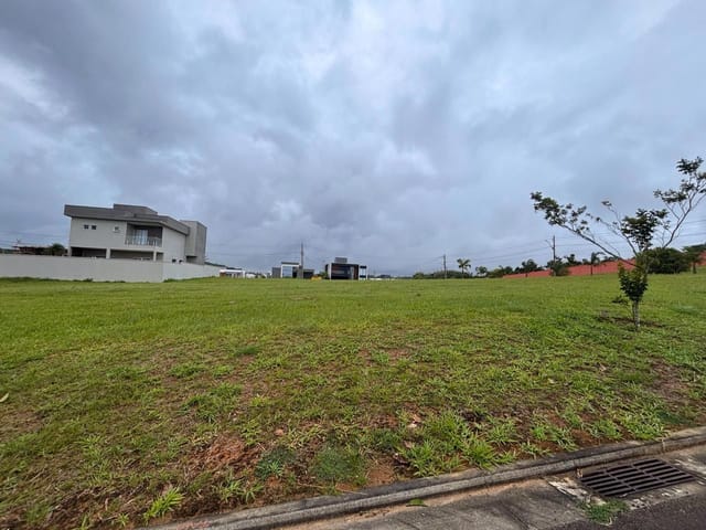 Terreno com 473m², à venda, no bairro Loteamento Extensao Do Serrama em Rio das Ostras
