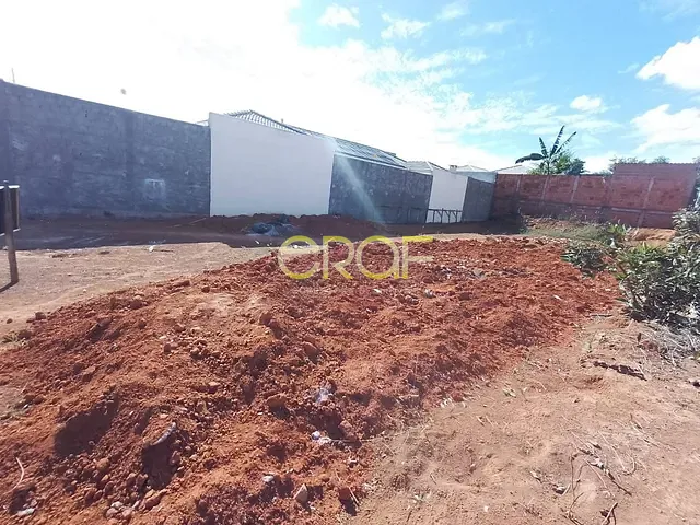 Terreno com 300m², à venda, no bairro Parque da Colina I em Formosa