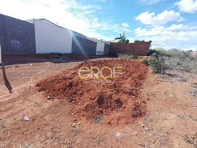 Terreno com 300m², à venda, no bairro Parque da Colina I em Formosa