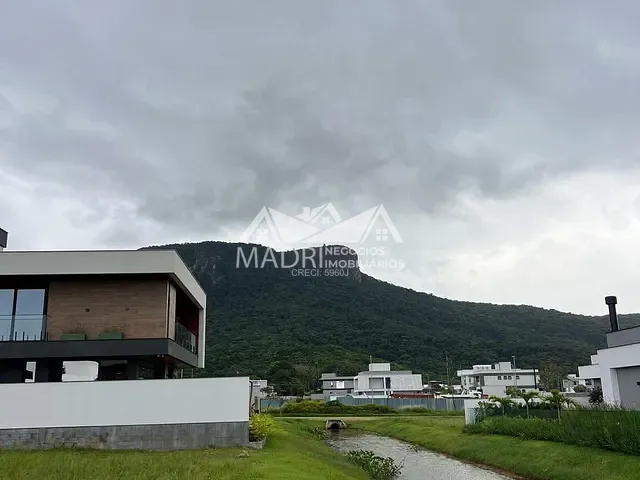 Terreno com 302m², à venda, no bairro Pedra Branca em Palhoça