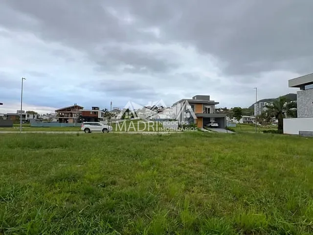 Terreno com 302m², à venda, no bairro Pedra Branca em Palhoça