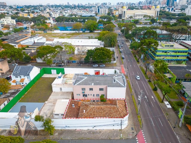 Terreno à venda, no bairro Rebouças em Curitiba