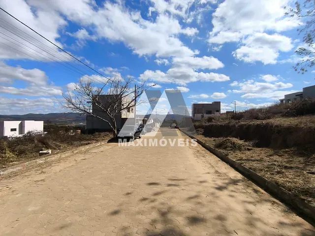 Terreno com 360m², à venda, no bairro São Geraldo em Araçuaí