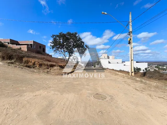 Terreno com 360m², à venda, no bairro São Geraldo em Araçuaí