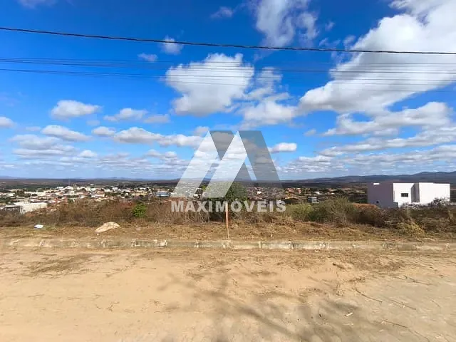 Terreno com 360m², à venda, no bairro São Geraldo em Araçuaí