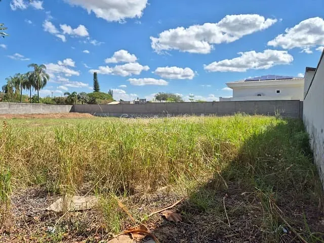 Terreno com 531m², à venda, no bairro Centro em Holambra