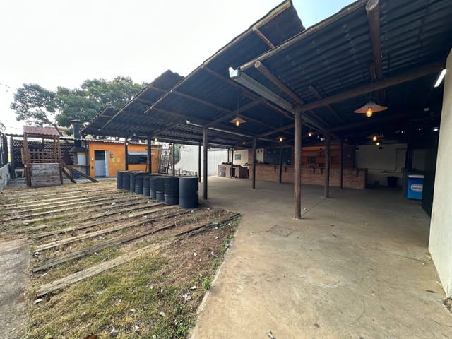 Foto do Terreno - Lote/Terreno de esquina disponível para locação comercial no Castelo, com estrutura montada para bar ou restaurante | REALLE SOLUÇÕES IMOBILIÁRIAS INTEGRADAS