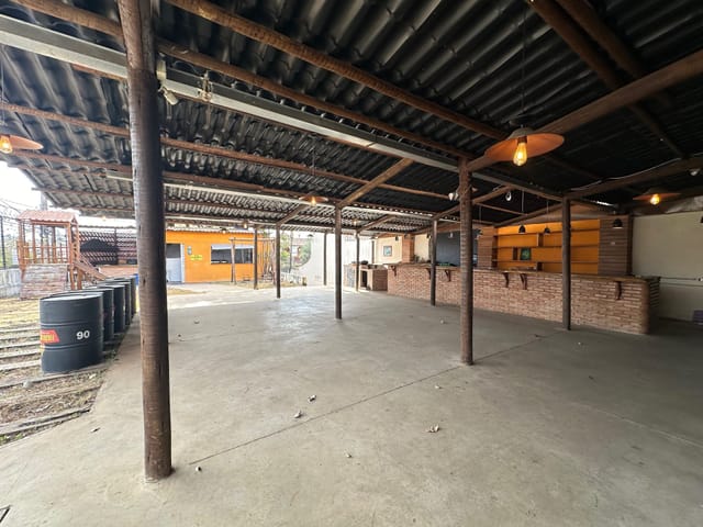 Foto do Terreno - Lote/Terreno de esquina disponível para locação comercial no Castelo, com estrutura montada para bar ou restaurante | REALLE SOLUÇÕES IMOBILIÁRIAS INTEGRADAS