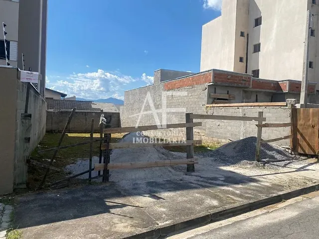 Terreno com 303m², à venda, no bairro Parque Urupês em Taubaté
