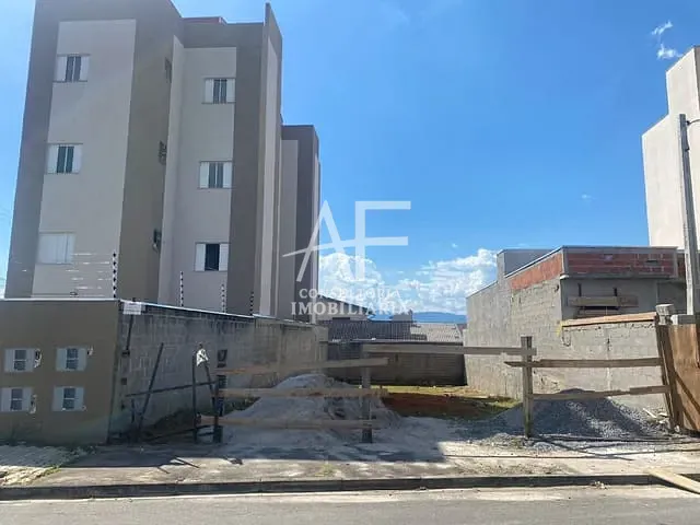 Terreno com 303m², à venda, no bairro Parque Urupês em Taubaté