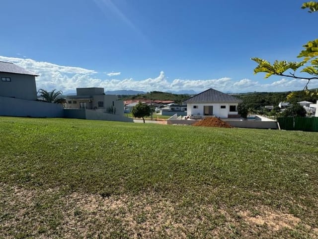 Terreno com 365m², à venda, no bairro Loteamento Extensao Do Serrama em Rio das Ostras