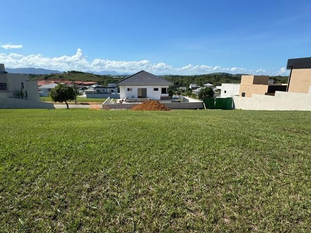 Terreno com 365m², à venda, no bairro Loteamento Extensao Do Serrama em Rio das Ostras