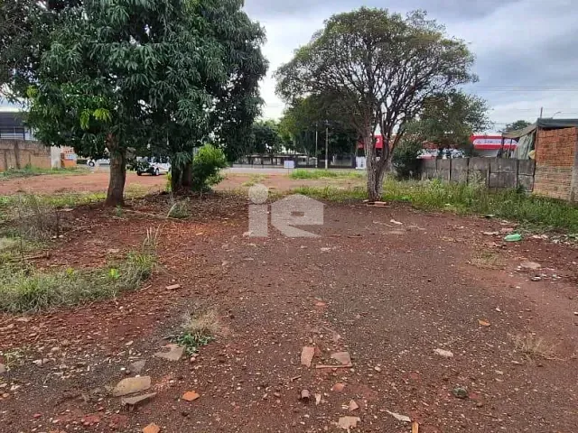Terreno com 639m², à venda, no bairro Centro em Rolândia