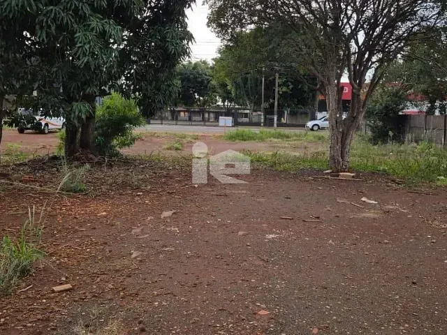 Terreno com 639m², à venda, no bairro Centro em Rolândia