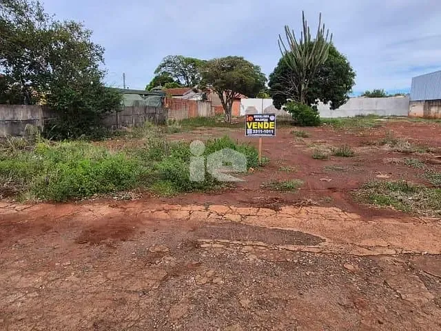 Terreno com 639m², à venda, no bairro Centro em Rolândia