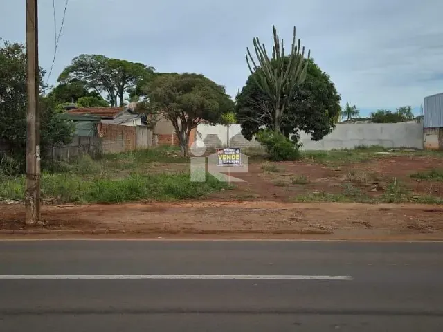 Terreno com 639m², à venda, no bairro Centro em Rolândia
