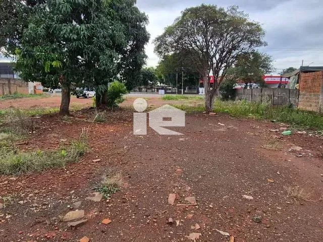 Terreno com 639m², à venda, no bairro Centro em Rolândia