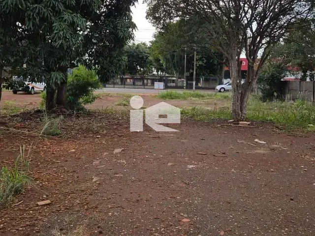 Terreno com 639m², à venda, no bairro Centro em Rolândia