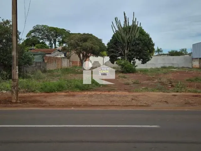 Terreno com 639m², à venda, no bairro Centro em Rolândia