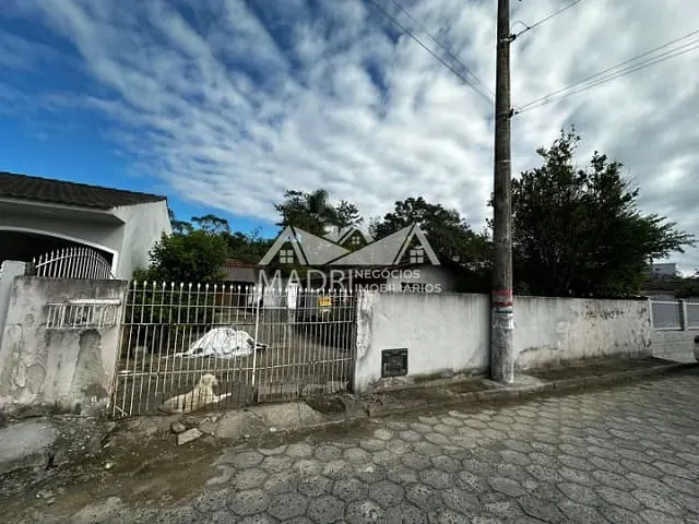 Terreno com 234m², à venda, no bairro Centro em Palhoça