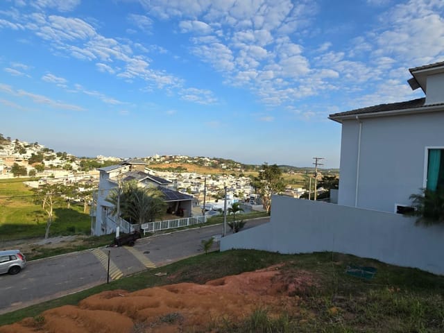 Terreno com 304m², à venda, no bairro Imboassica em Macaé