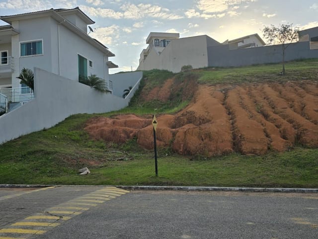 Terreno com 304m², à venda, no bairro Imboassica em Macaé