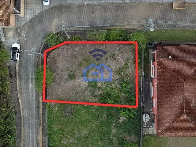 Terreno com 250m², à venda, no bairro Massaguaçu em Caraguatatuba