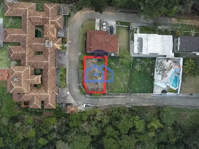 Terreno com 250m², à venda, no bairro Massaguaçu em Caraguatatuba