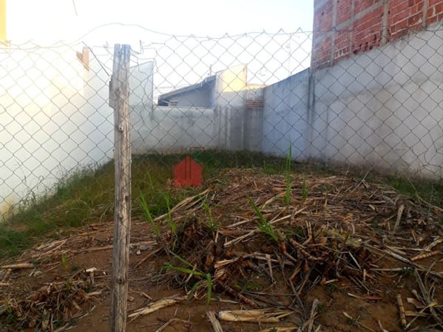 Terreno com 200m², à venda, no bairro Parque das Palmeiras em Pindamonhangaba
