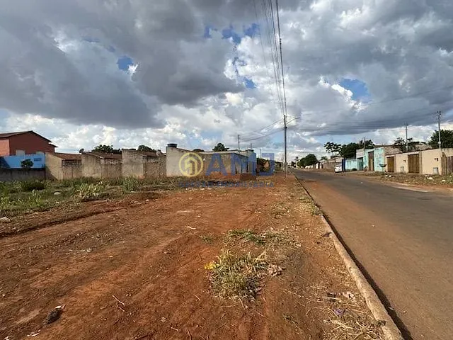 Terreno com 374m², à venda, no bairro Parque Montreal em Aparecida de Goiânia
