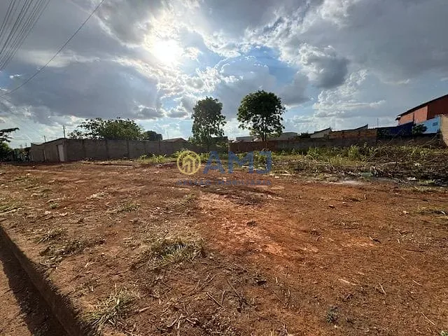 Terreno com 374m², à venda, no bairro Parque Montreal em Aparecida de Goiânia