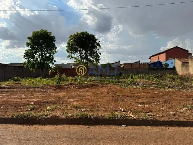Terreno com 374m², à venda, no bairro Parque Montreal em Aparecida de Goiânia