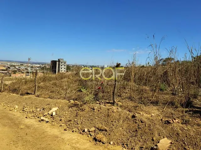 Terreno com 450m², à venda, no bairro Parque São Francisco em Formosa