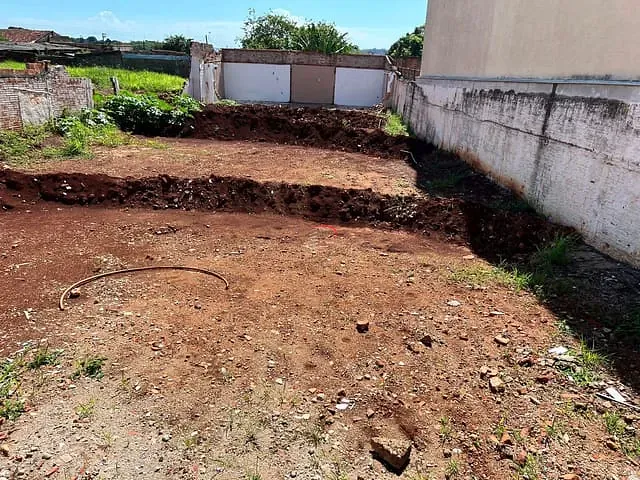 Terreno com 456m², à venda, no bairro Vila Santa Terezinha em Londrina