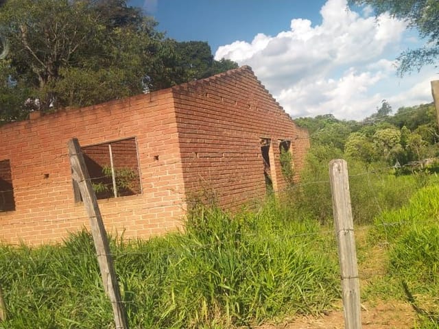 Terreno com 2200m², à venda, no bairro Água Comprida em Cambuí