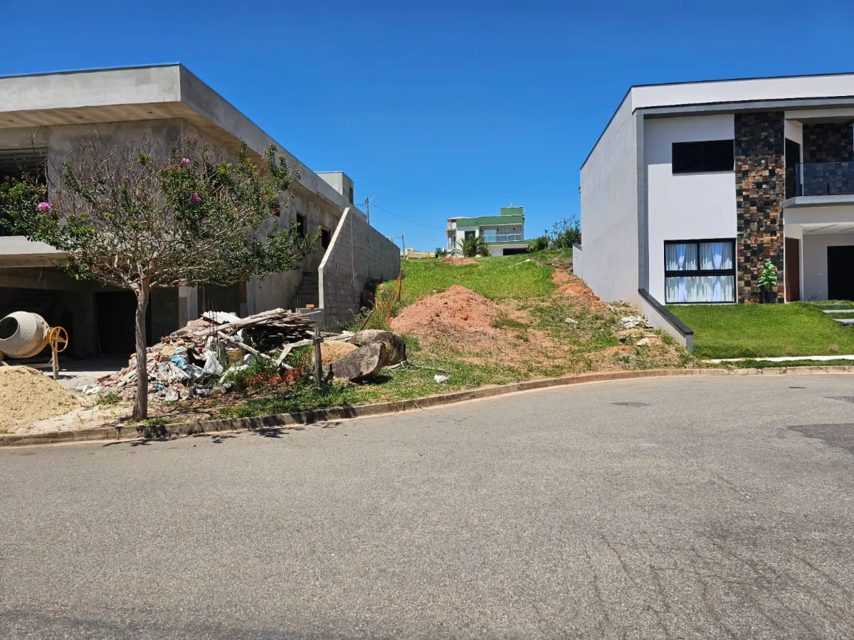 Lote em condomínio para venda em Pinhal, 221m²
