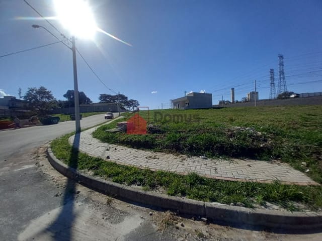 Terreno com 272m², à venda, no bairro Parque das Nações em Pindamonhangaba