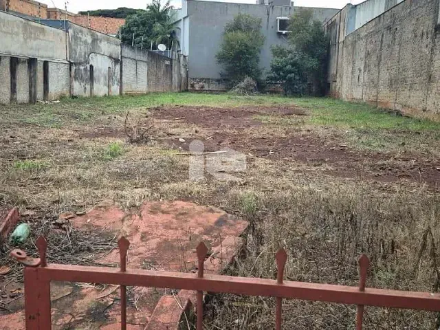 Terreno com 617m², à venda, no bairro Centro em Rolândia