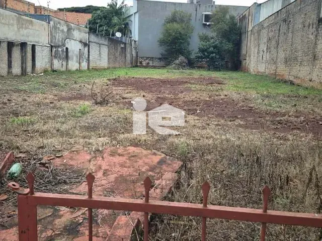 Terreno com 617m², à venda, no bairro Centro em Rolândia
