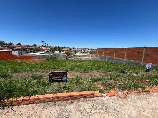 Terreno com 322m², à venda, no bairro Jardim Vila Rica em Santo Antônio de Posse