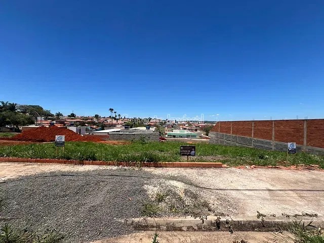 Terreno com 322m², à venda, no bairro Jardim Vila Rica em Santo Antônio de Posse