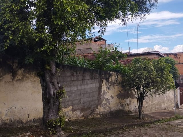 Terreno com 200m², à venda, no bairro Paulo Lopes em Cambuí