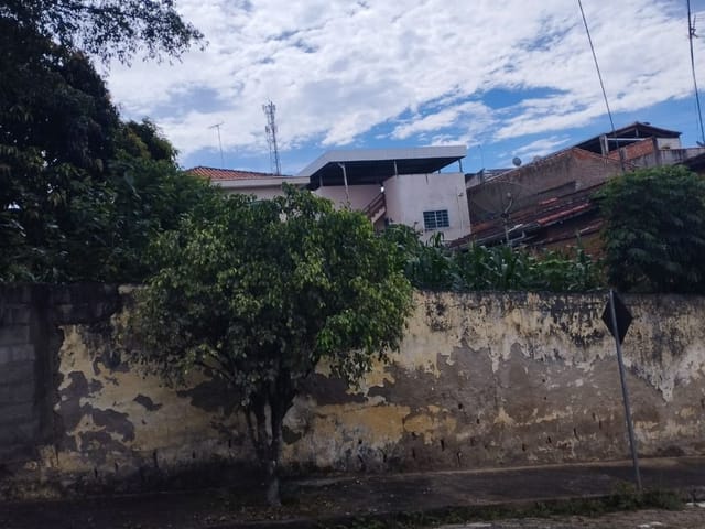 Terreno com 200m², à venda, no bairro Paulo Lopes em Cambuí