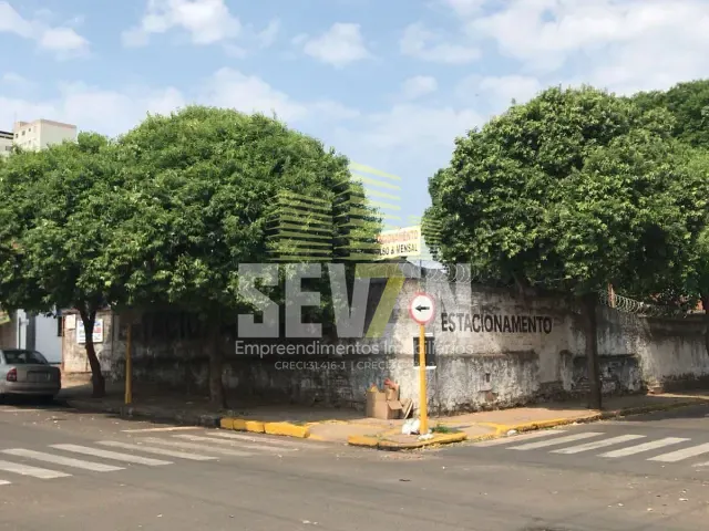 Terreno com 968m², à venda, no bairro Centro em Bauru