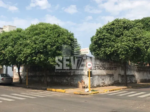 Terreno com 968m², à venda, no bairro Centro em Bauru