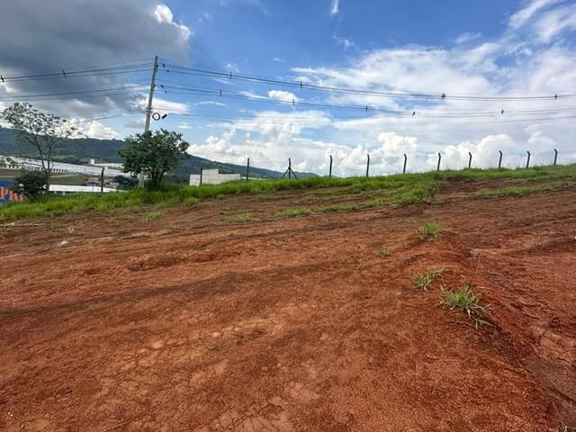 Terreno com 201m², à venda, no bairro Loteamento Nova Oliveira em Extrema