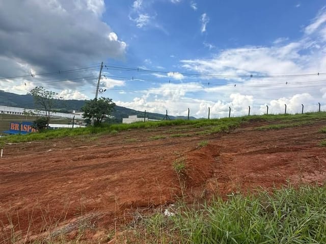 Terreno com 201m², à venda, no bairro Loteamento Nova Oliveira em Extrema