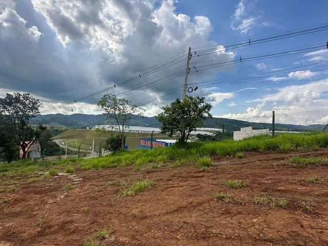 Terreno com 201m², à venda, no bairro Loteamento Nova Oliveira em Extrema