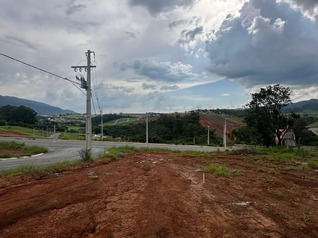 Terreno com 201m², à venda, no bairro Loteamento Nova Oliveira em Extrema