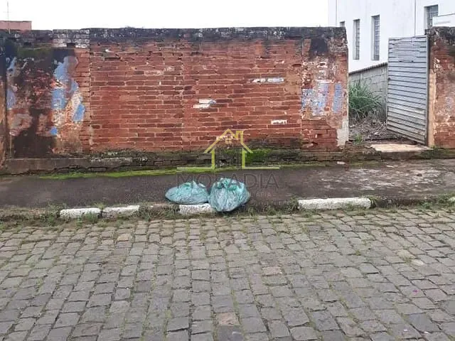 Terreno com 459m², à venda, no bairro Guaxupe em Guaxupé